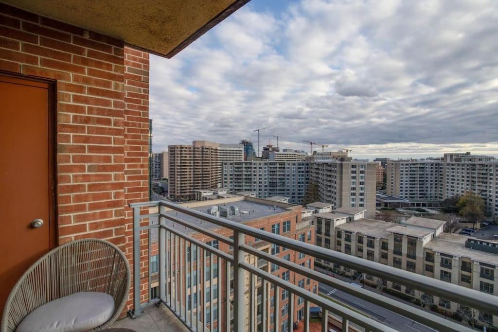 Fantastic 2 Bedroom Condo At Pentagon City Arlington Buitenkant foto