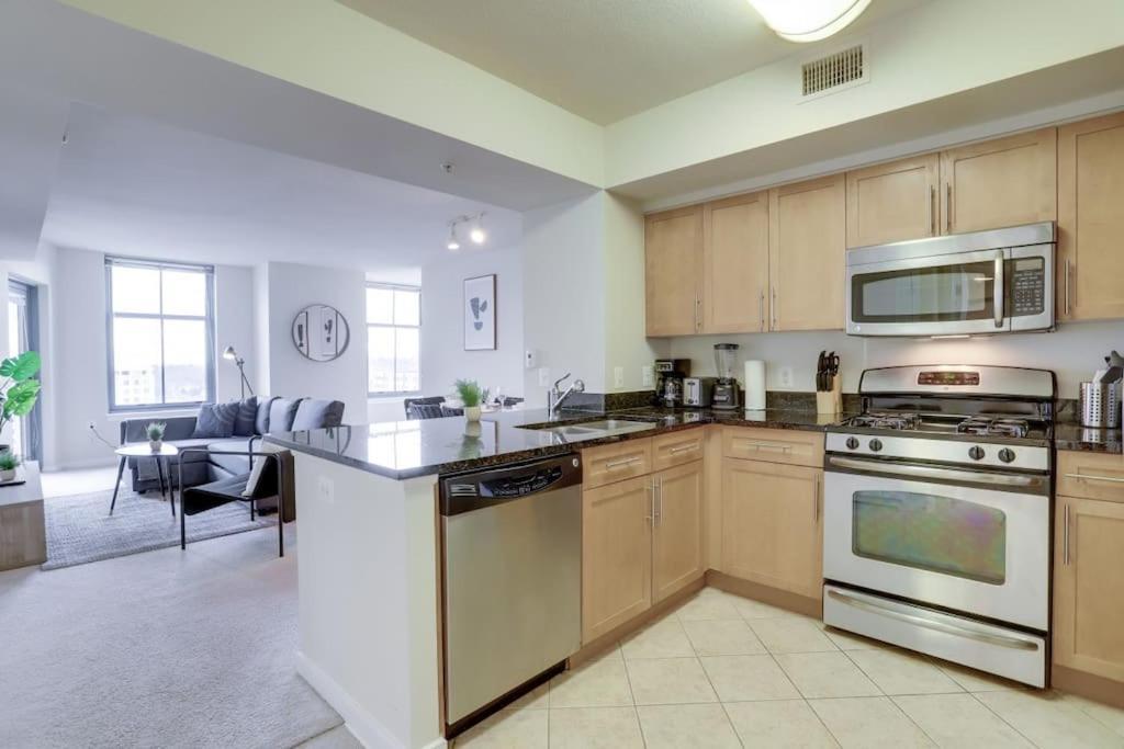 Fantastic 2 Bedroom Condo At Pentagon City Arlington Buitenkant foto