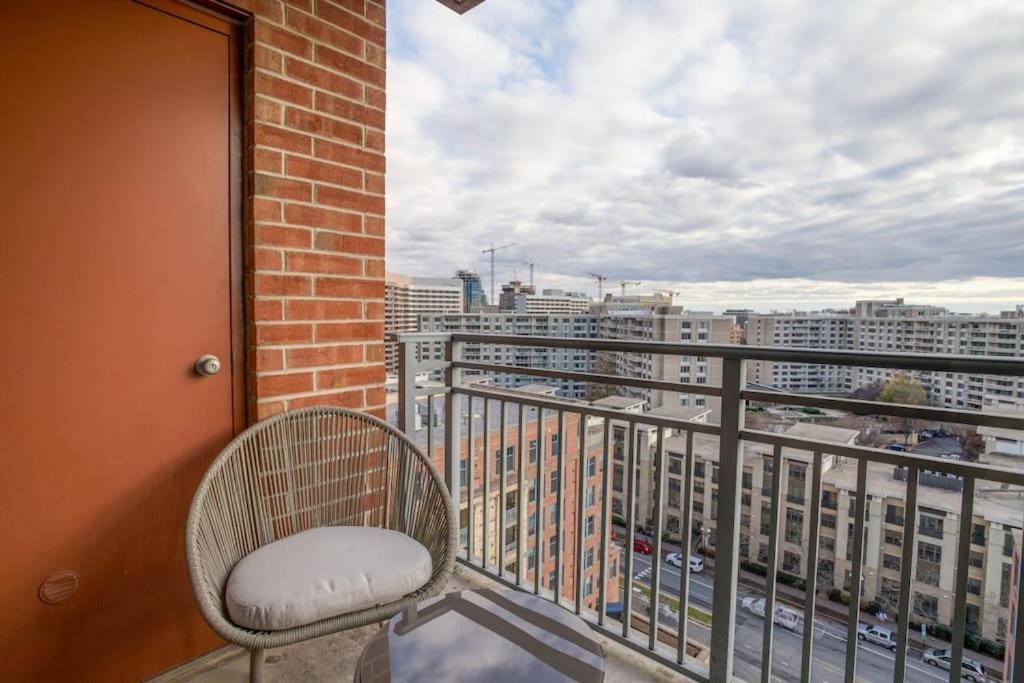 Fantastic 2 Bedroom Condo At Pentagon City Arlington Buitenkant foto